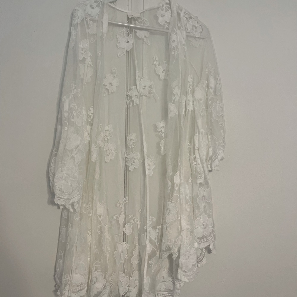 FRANCESCA’S | white lace cover up